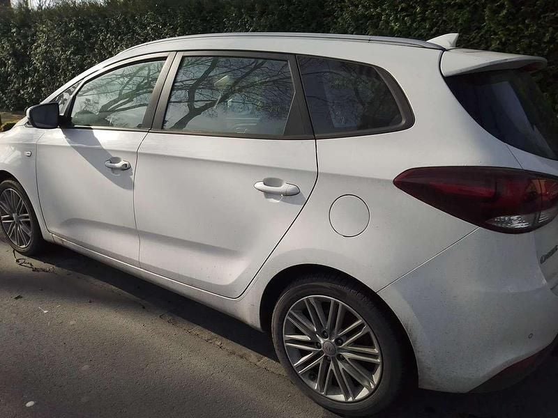 Weiß Gebraucht 2018 Kia Carens Van / Kleinbus | 14.000 € (Fairer Preis) - Bild 1/4