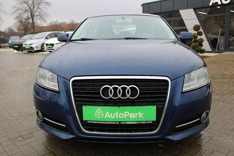 Gebraucht Audi A3 Ambiente 105 PS (77 kW) 2011 Blau Limousine