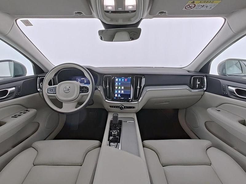 Gebraucht Volvo V60 CC Plus 197 PS (144 kW) 2024 Grau vapour grey / metallic Kombi