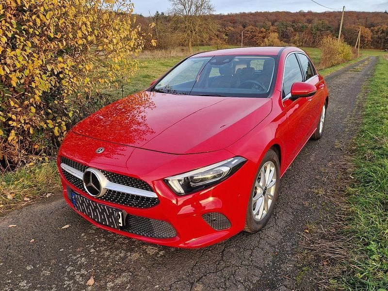 Rot Gebraucht 2019 Mercedes A220 Progressive Limousine | 22.490 € (Fairer Preis) - Bild 1/4