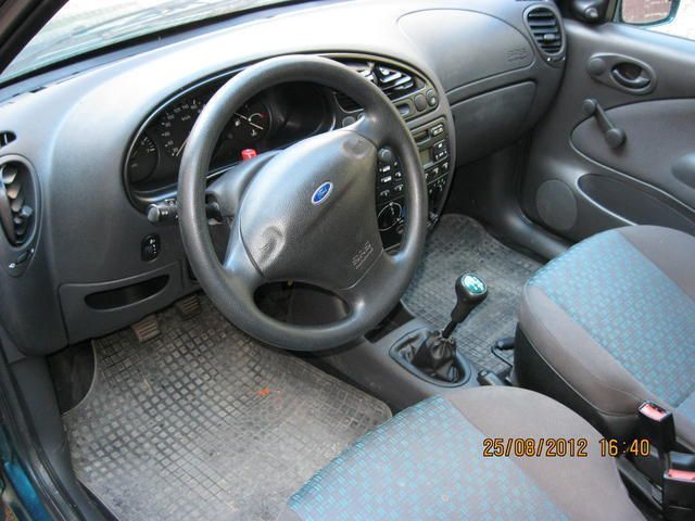 Gebraucht Ford Fiesta 82 PS (60 kW) 2001 Grün metallic Kleinwagen
