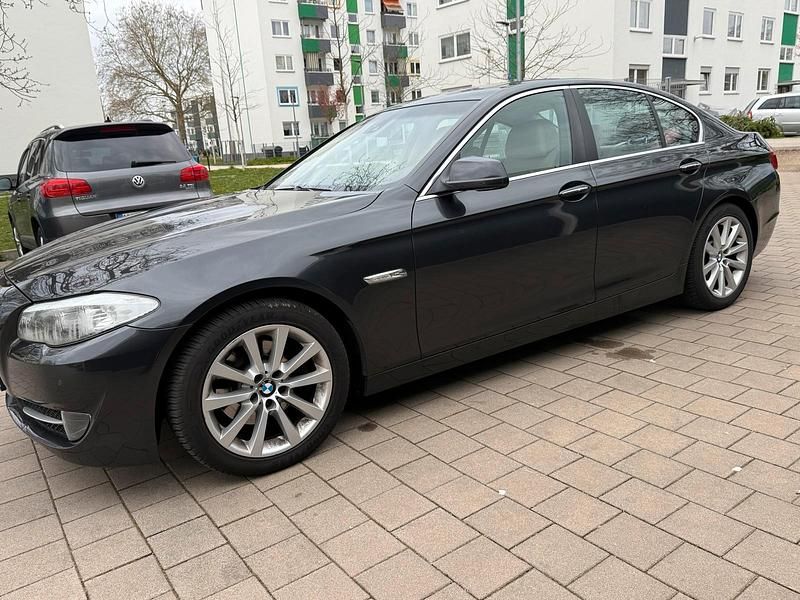 Gebraucht BMW 520 184 PS (135 kW) 2011 Grau Limousine