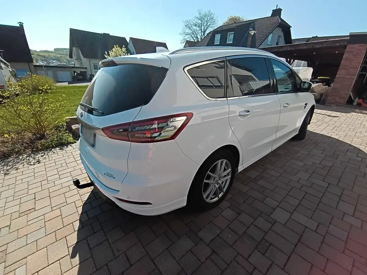 Begagnad Ford S-MAX Titanium 190 HK (139 kW) 2020 Vit Minibuss