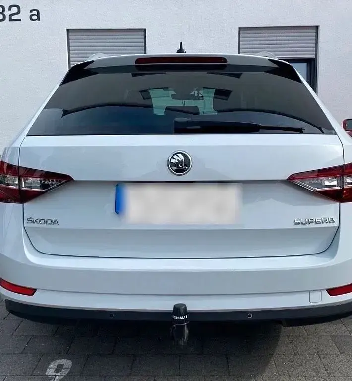 Gebraucht Skoda Superb Active 150 PS (110 kW) 2016 Schwarz Kombi