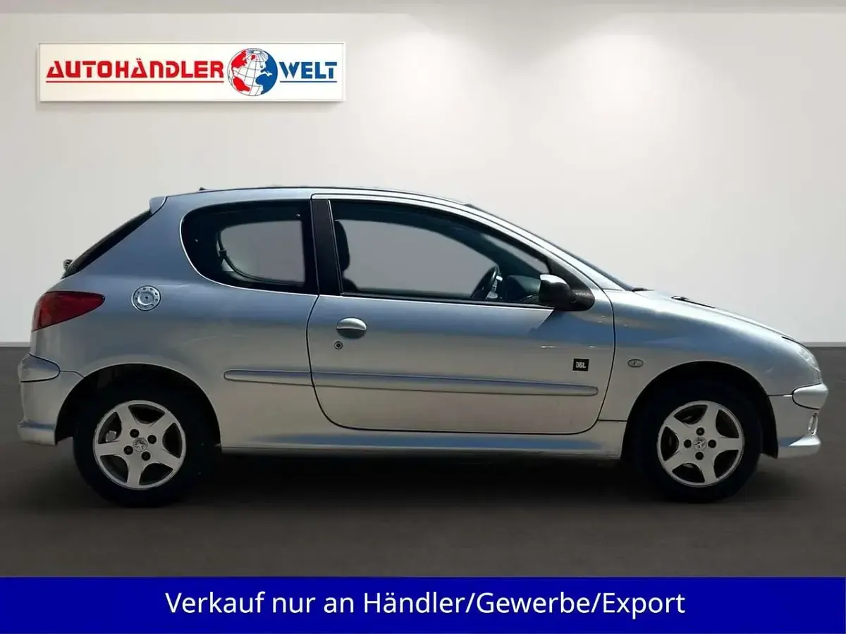Gebraucht Peugeot 206 75 PS (55 kW) 2008 Silber Kleinwagen
