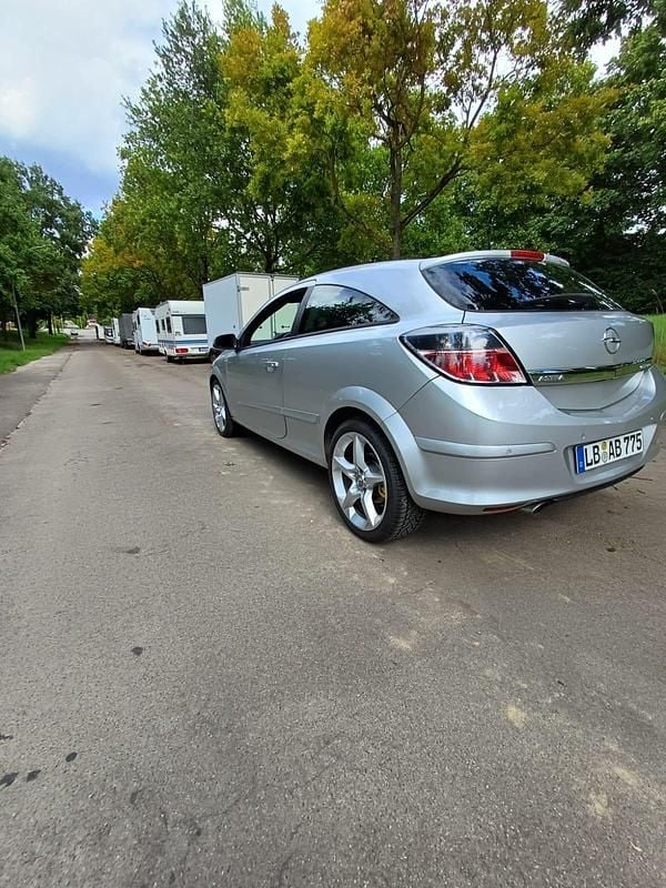 Silber Gebraucht 2005 Opel Astra GTC Coupé | 2.500 € (Fairer Preis) - Bild 1/4