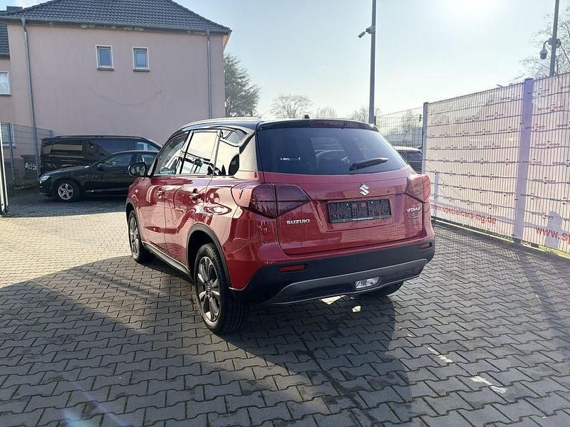 Gebraucht Suzuki Vitara 140 PS (102 kW) 2022 Rot metallic SUV