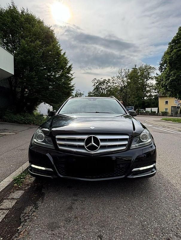 Schwarz Gebraucht 2012 Mercedes C200 Avantgarde Kombi | 5.800 € (Guter Preis) - Bild 1/4