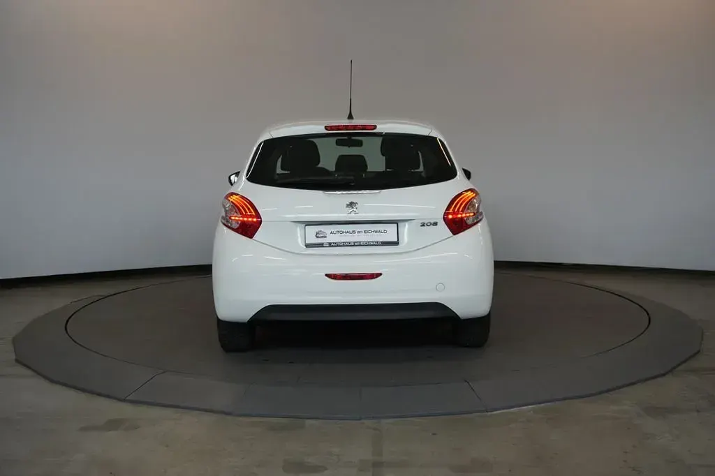 Gebraucht Peugeot 208 Active 68 PS (50 kW) 2014 Weiß Kleinwagen