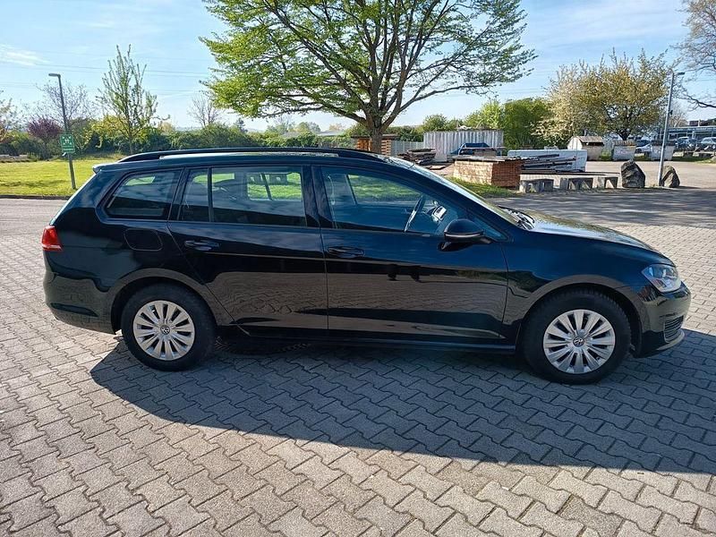Gebraucht VW Golf VII Trendline 110 PS (80 kW) 2015 Schwarz Kombi