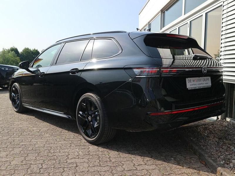 Gebraucht VW Passat R-line 265 PS (194 kW) 2025 Grenadillschwarz metallic Kombi