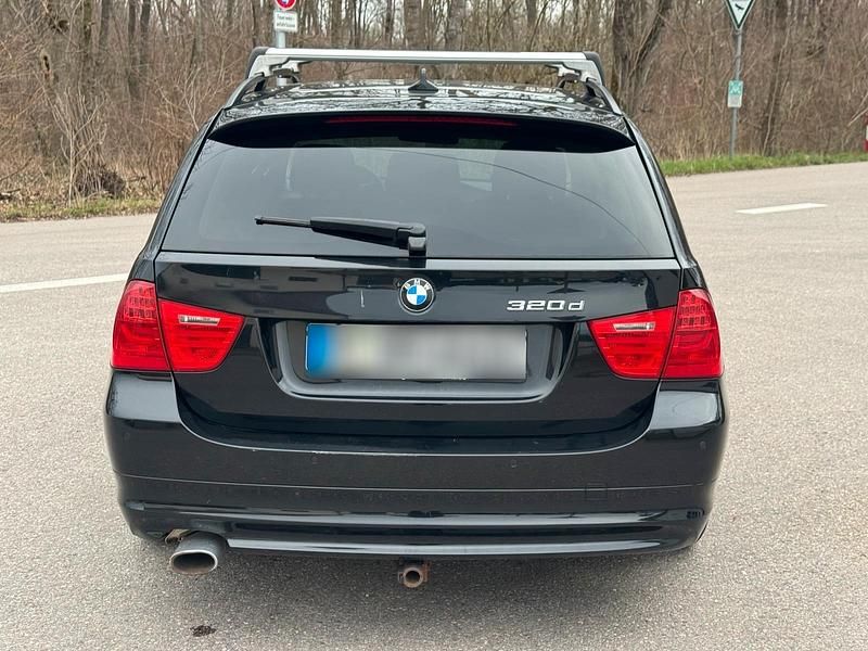Gebraucht BMW 320 177 PS (130 kW) 2008 Schwarz Kombi