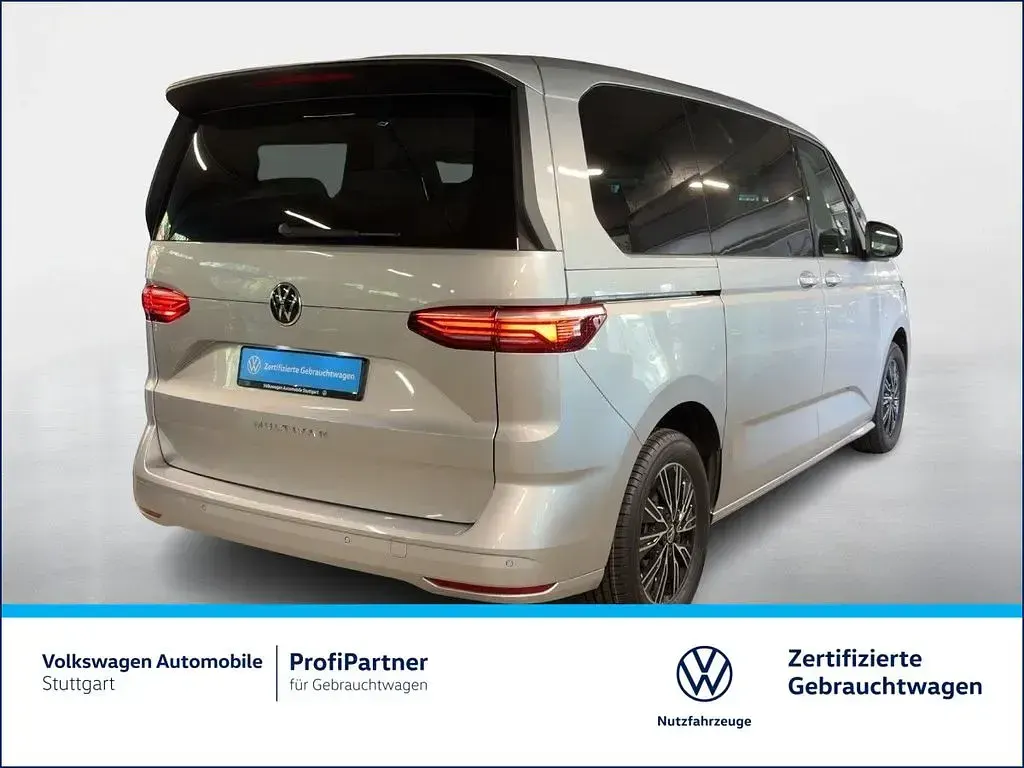 Gebraucht VW Multivan Life 150 PS (110 kW) 2024 Reflexsilber metallic Van / Kleinbus