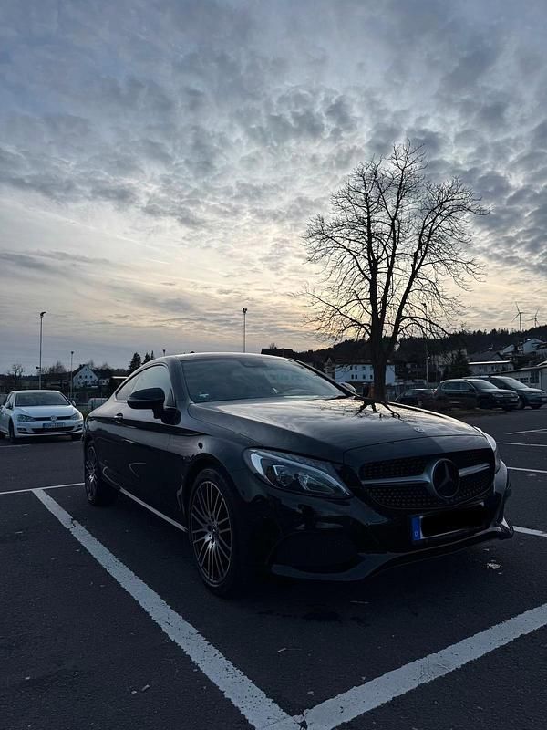 Gebraucht Mercedes E250 204 PS (150 kW) 2018 Schwarz Coupé