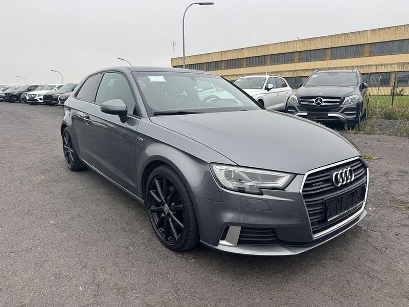 Grau Gebraucht 2017 Audi A3 S-Line Limousine | 18.999 € (Superpreis) - Bild 1/4