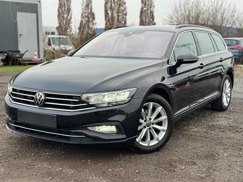 Grau Gebraucht 2021 VW Passat Kombi | 17.400 € (Superpreis) - Bild 1/4