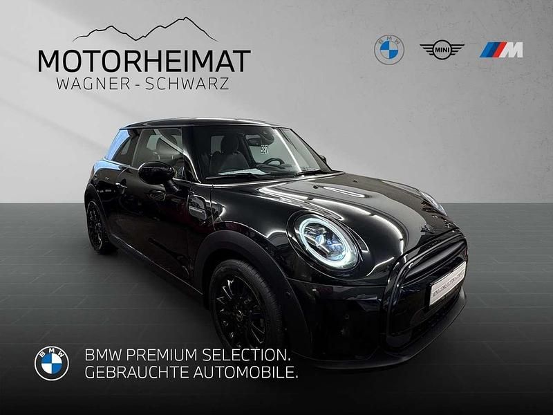 Gebraucht Mini Cooper Classic 136 PS (100 kW) 2024 Midnight black metallic Kleinwagen