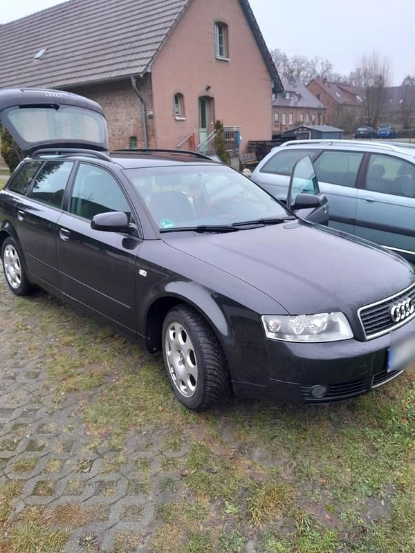 Schwarz Gebraucht 2003 Audi A4 Ambiente Kombi | 2.800 € (Fairer Preis) - Bild 1/4