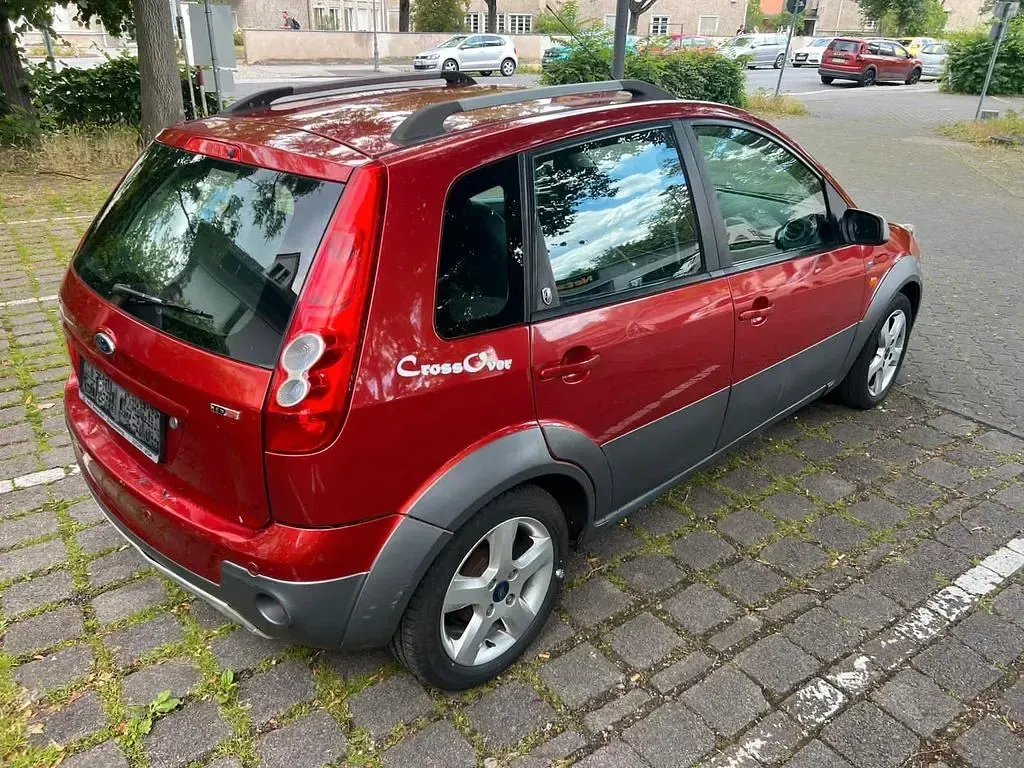 Gebraucht Ford Fiesta 90 PS (66 kW) 2007 Rot Kleinwagen