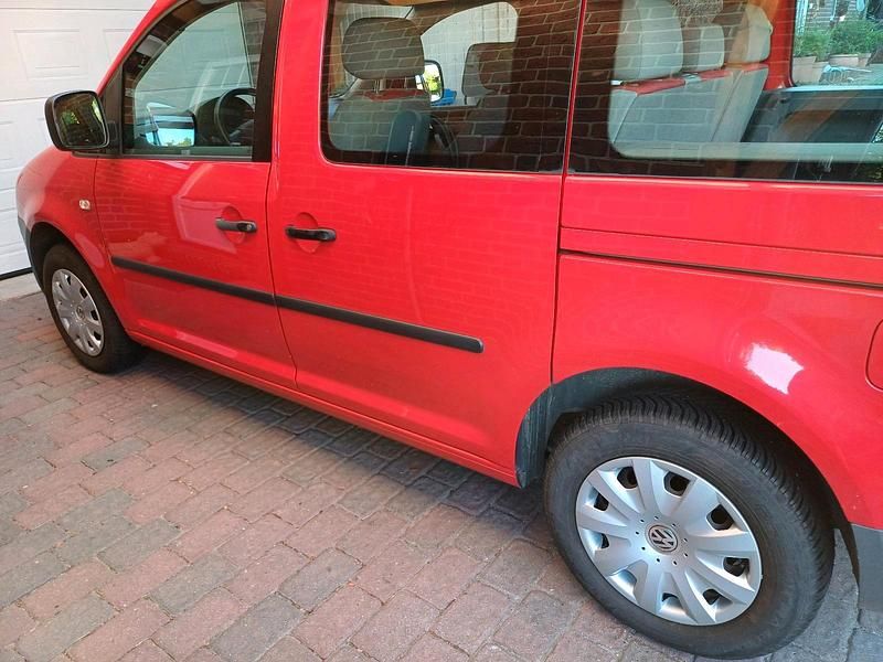 Rot Gebraucht 2010 VW Caddy Life Van / Kleinbus | 6.250 € (Fairer Preis) - Bild 1/4
