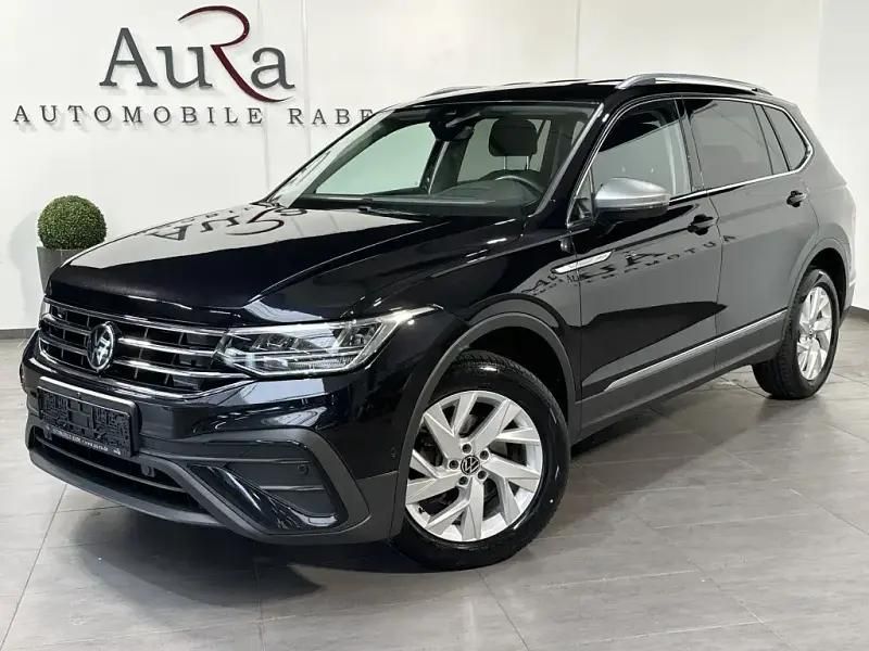 Deep black Gebraucht 2022 VW Tiguan Allspace Life SUV | 30.749 € (Fairer Preis) - Bild 1/4