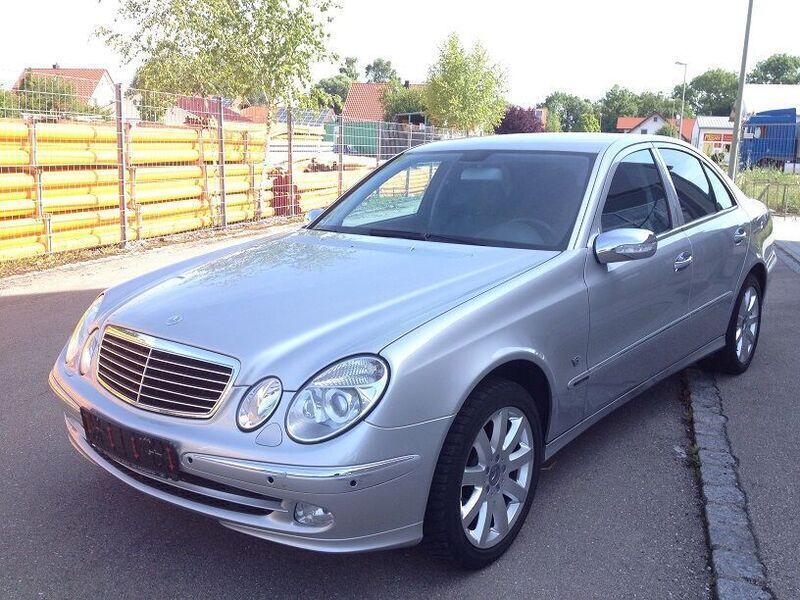 Silber metallic Gebraucht 2002 Mercedes E500 Avantgarde Limousine | 5.500 € (Guter Preis) - Bild 1/4