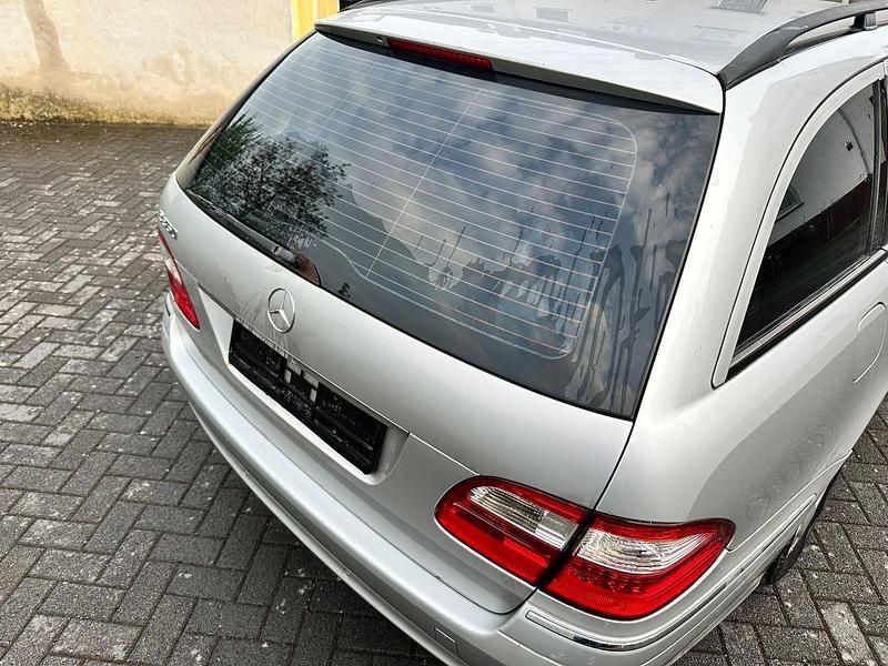 Gebraucht Mercedes E350 Avantgarde 272 PS (200 kW) 2005 Schwarz Kombi