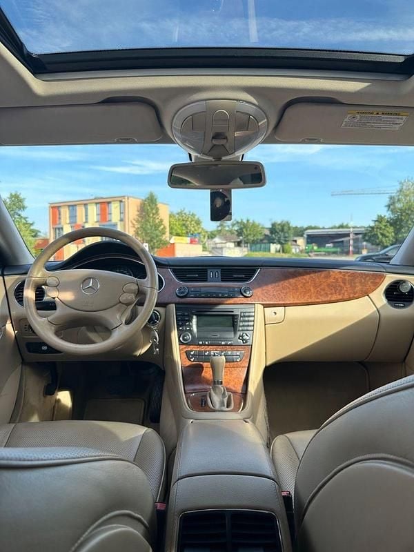 Schwarz Gebraucht 2006 Mercedes CLS320 Coupé | 8.649 € (Guter Preis) - Bild 1/4