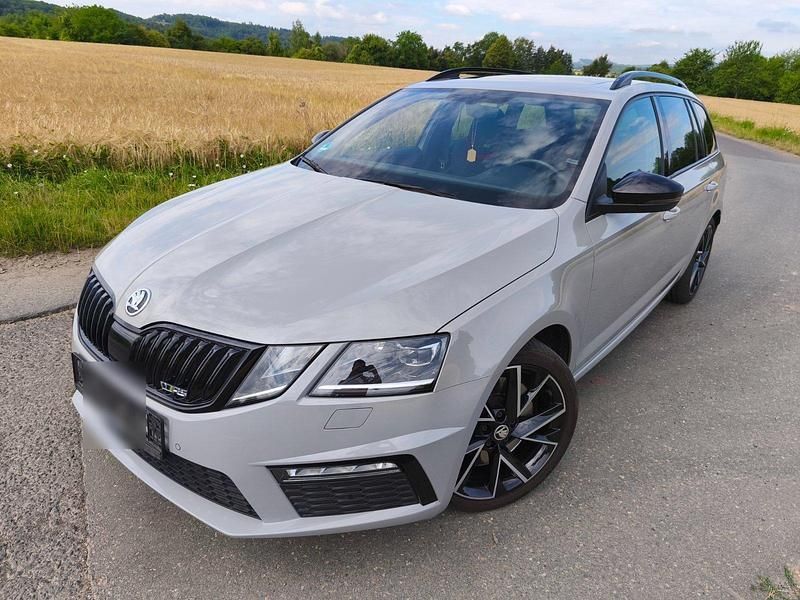 Grau Gebraucht 2020 Skoda Octavia RS Kombi | 25.450 € (Superpreis) - Bild 1/4