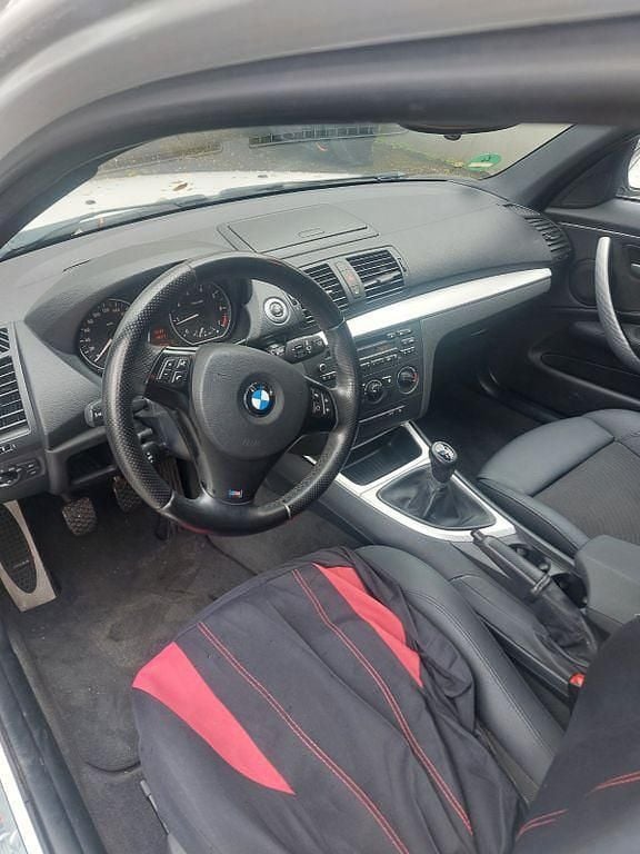 Gebraucht BMW 118 Sport Line 143 PS (105 kW) 2009 Weiß Kleinwagen