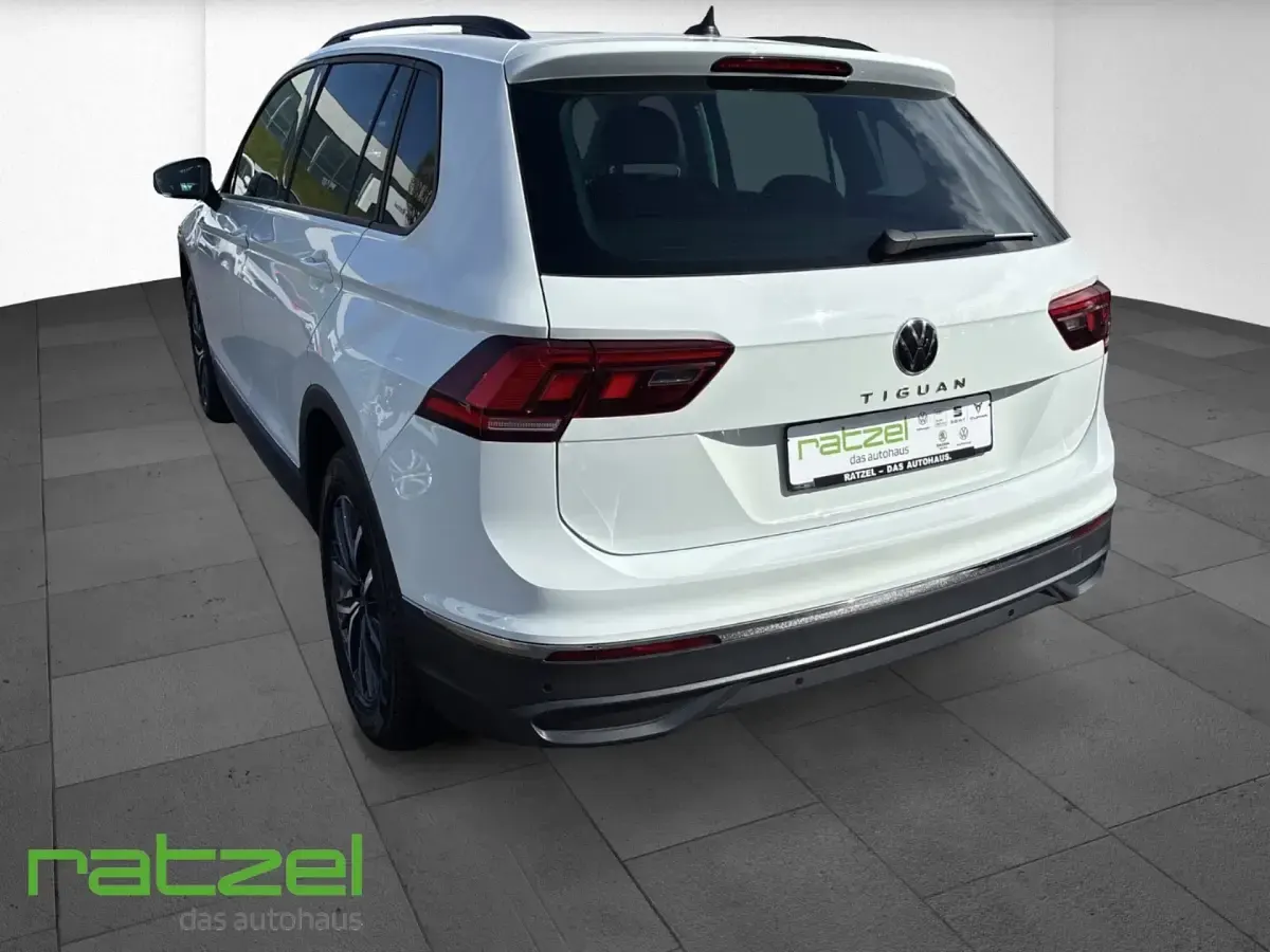 Gebraucht VW Tiguan Life 150 PS (110 kW) 2023 Weiß SUV