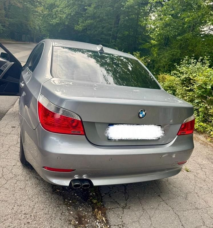Grau Gebraucht 2003 BMW 520 Limousine | 4.699 € (Fairer Preis) - Bild 1/4