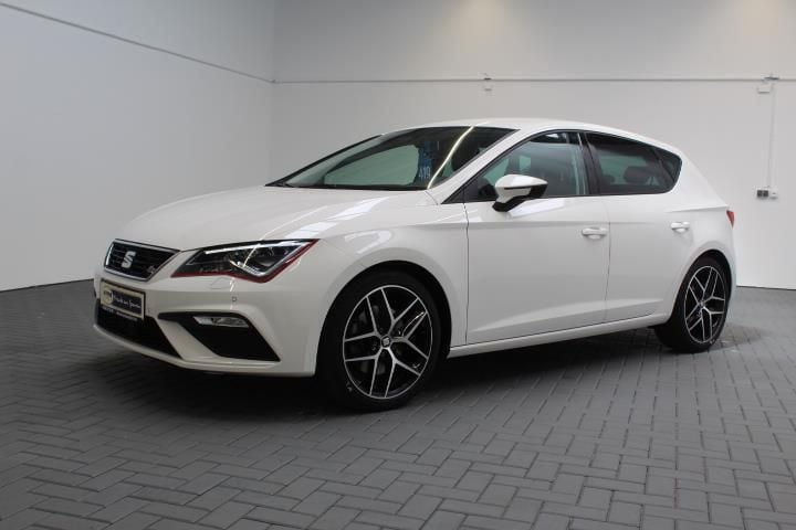 Używany Seat Leon FR 184 KM (135 kW) 2019 Biały Sedan/Limuzyna