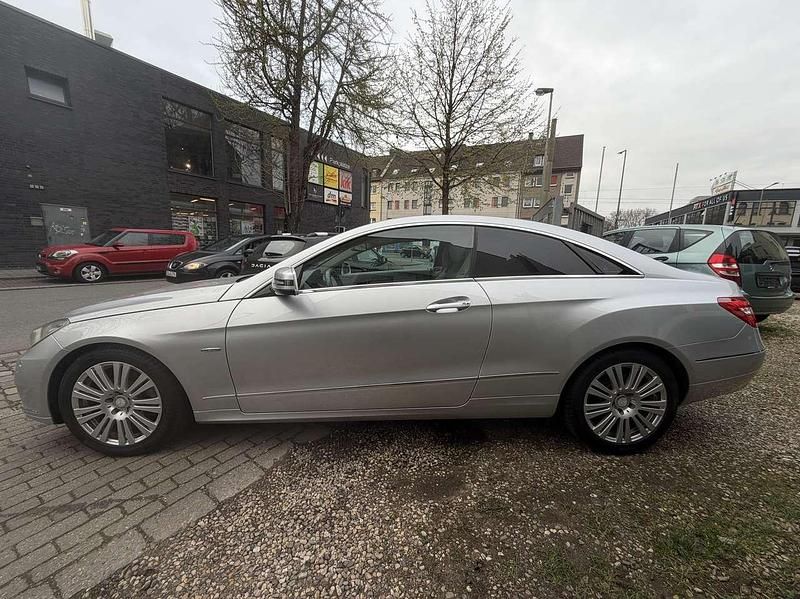 Gebraucht Mercedes E250 204 PS (150 kW) 2011 Grau Coupé