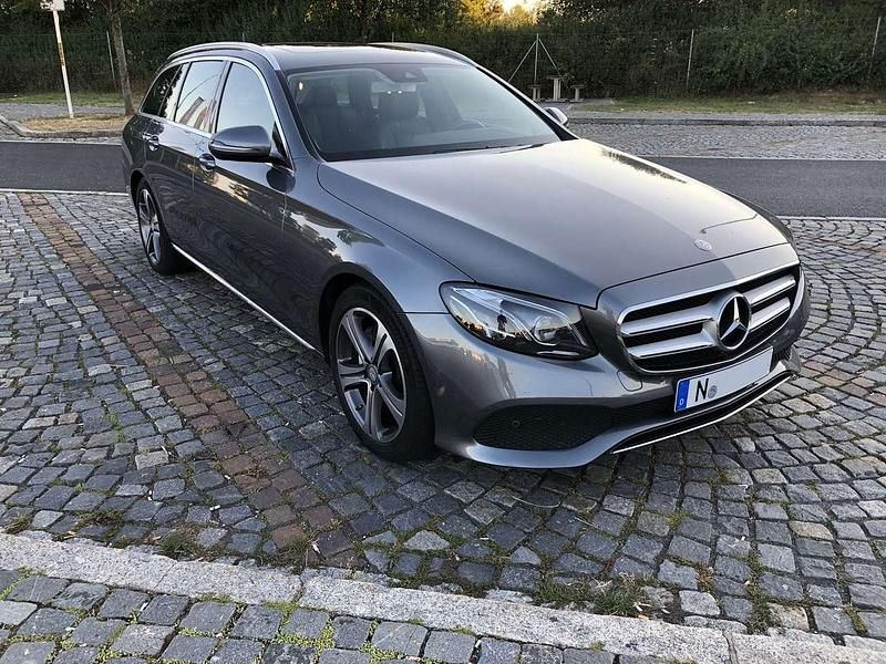 Gebraucht Mercedes E220 Avantgarde 194 PS (142 kW) 2017 Grau Kombi