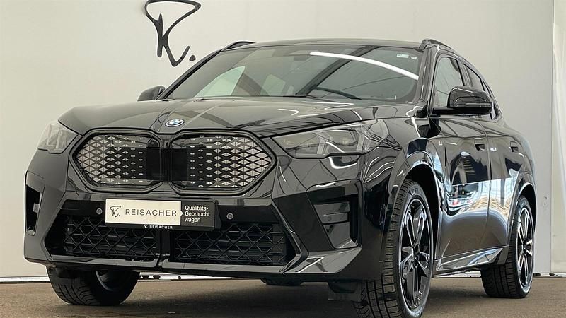 Gebraucht BMW iX2 Performance 225 kW (306 PS) 2024 Saphirschwarz metallic SUV