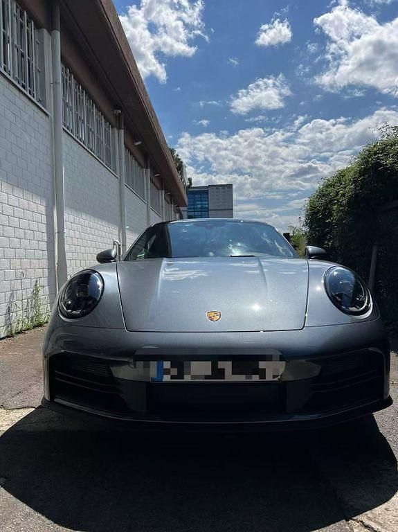 Grau Gebraucht 2024 Porsche 911 Carrera Coupé | 133.000 € (Fairer Preis) - Bild 1/4