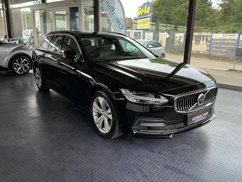 Black stone Gebraucht 2022 Volvo V90 Momentum Kombi | 36.800 € (Teuer) - Bild 1/4