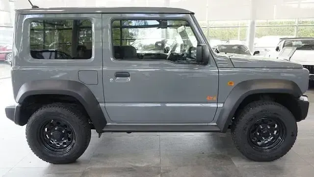 Gebraucht Suzuki Jimny Comfort 102 PS (75 kW) 2023 Grau SUV