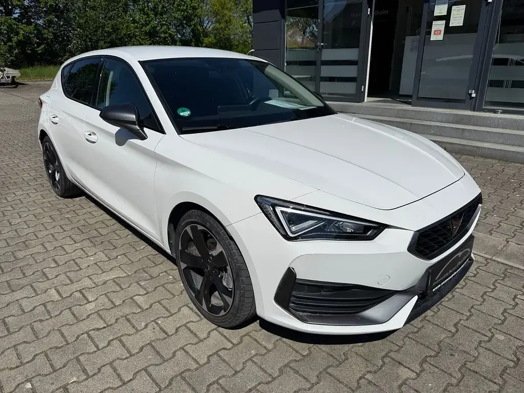 Usata Cupra Leon 150 CV (110 kW) 2024 Bianco Berlina