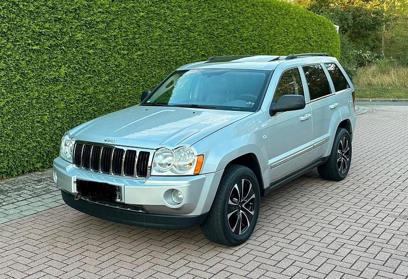 Grau Gebraucht 2005 Jeep Grand Cherokee SUV | 5.400 € (Guter Preis) - Bild 1/4