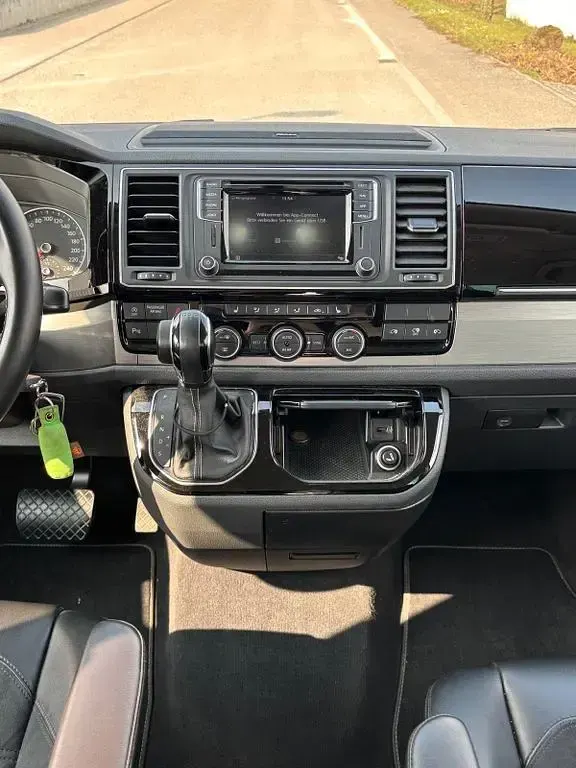 Gebraucht VW Multivan 204 PS (150 kW) 2019 Rot Van / Kleinbus