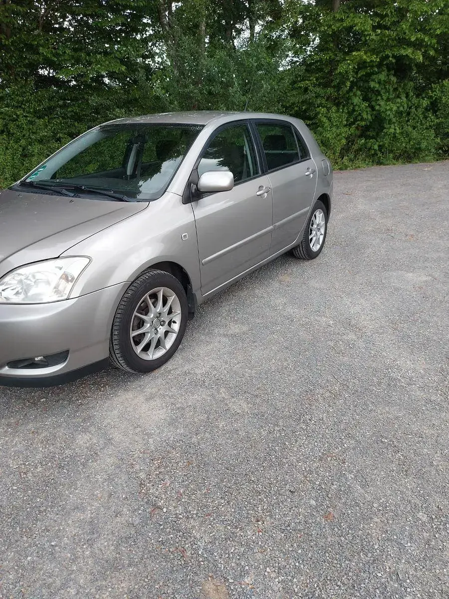 Używany Toyota Corolla 192 KM (141 kW) 2002 Szary Sedan/Limuzyna