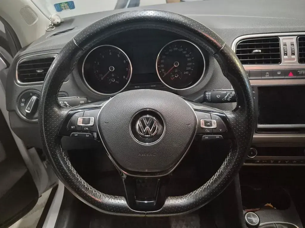 Gebraucht VW Polo Cross 90 PS (66 kW) 2015 Weiß Kleinwagen