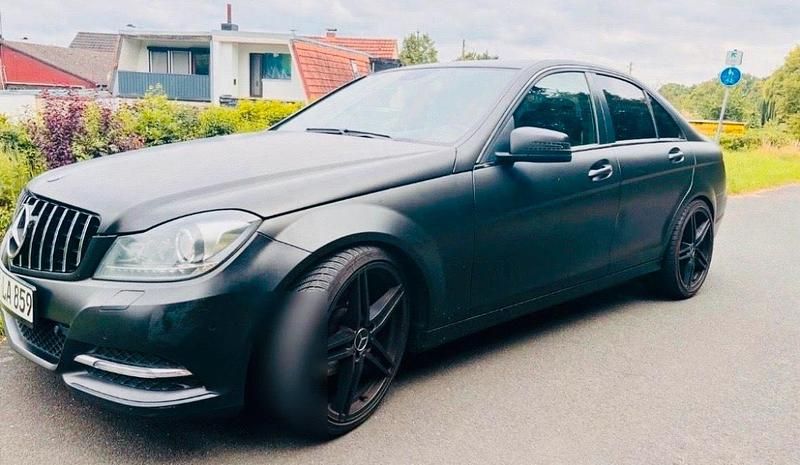 Gebraucht Mercedes 220 170 PS (125 kW) 2011 Schwarz Limousine