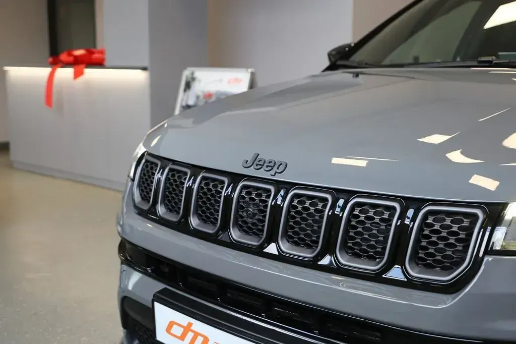 Käytetty Jeep Compass 150 HP (110 kW) 2022 Harmaa Katumaasturi