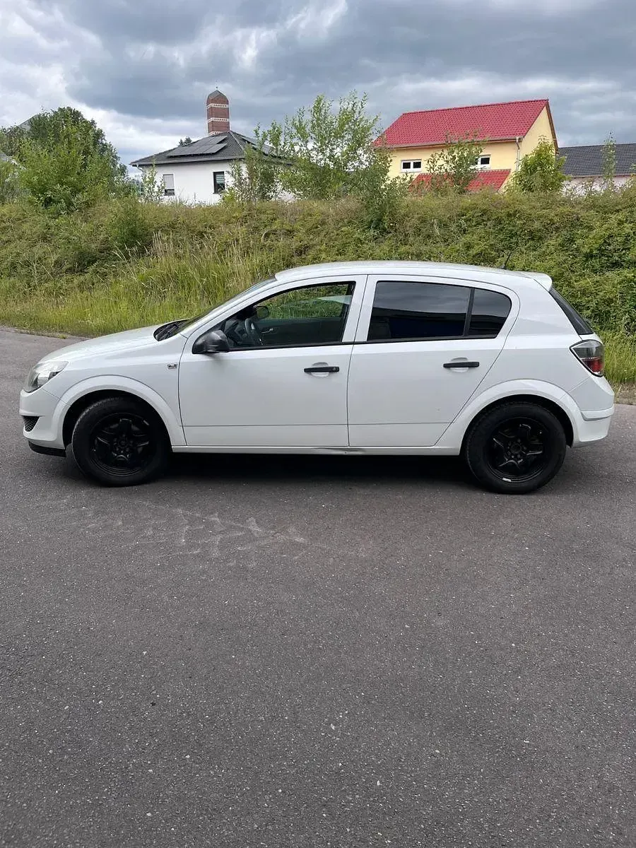 Gebraucht Opel Astra 116 PS (85 kW) 2009 Weiß Limousine