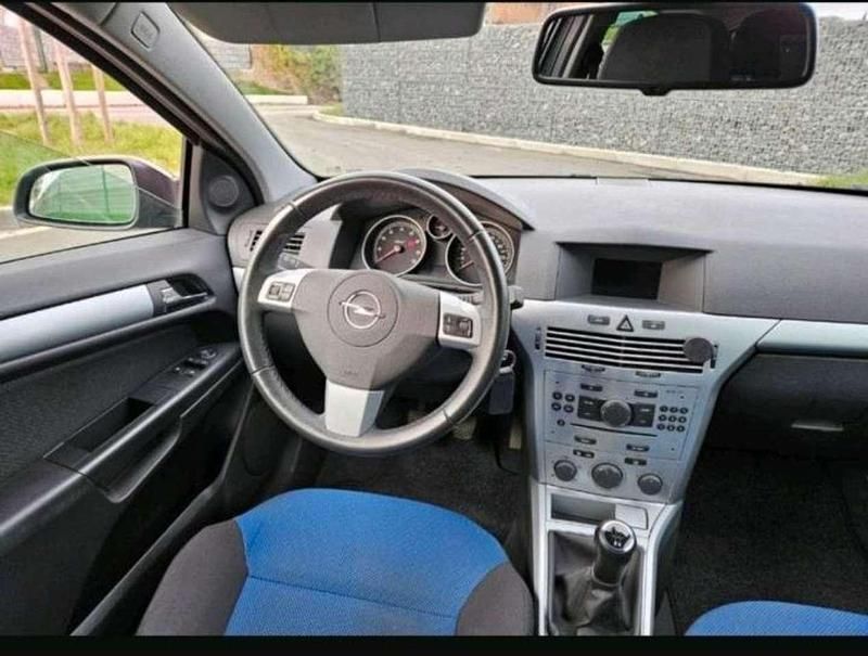 Gebraucht Opel Astra GTC Edition 140 PS (102 kW) 2009 Schwarz Limousine