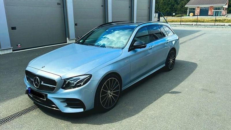 Blau Gebraucht 2017 Mercedes E43 AMG AMG Limousine | 32.000 € (Guter Preis) - Bild 1/4