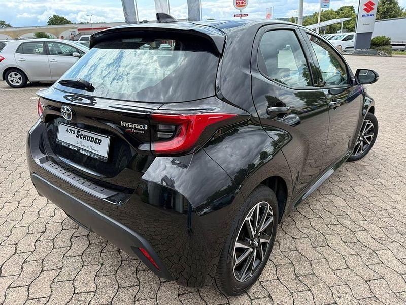 Gebraucht Toyota Yaris Hybrid Team 116 PS (85 kW) 2022 Schwarz Limousine